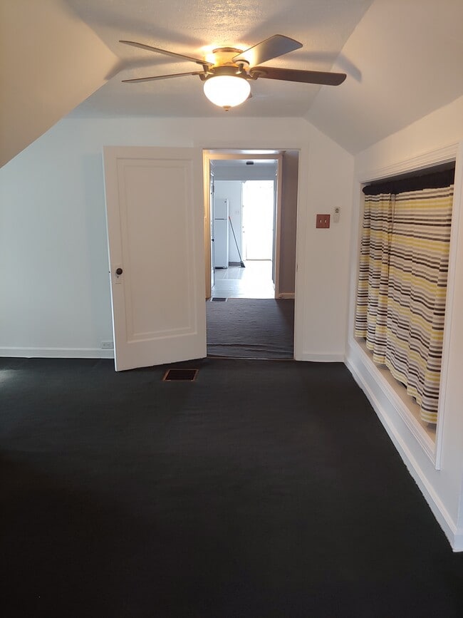 Bedroom - 5922 W Leland Ave