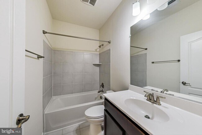 Foto del edificio - 7436 Riding Meadow Way