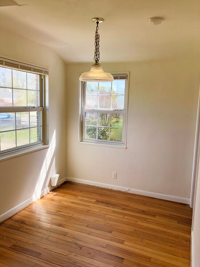 Building Photo - Lovely 3 Bedroom Single-Family Home in Hya...