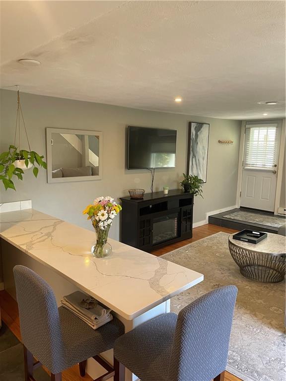 Foto del edificio - 16 Dudley Ave