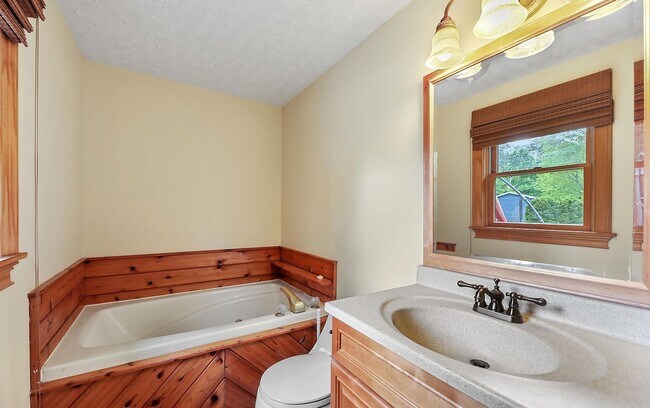 Building Photo - 27 Victory Rd