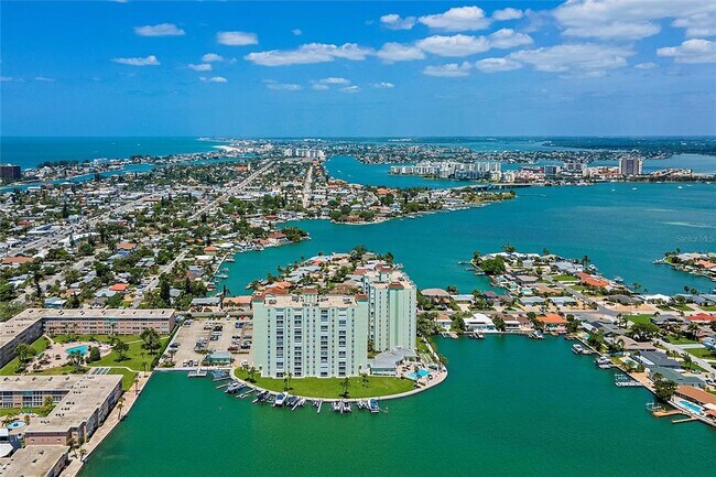 Foto del edificio - 420 64th Ave