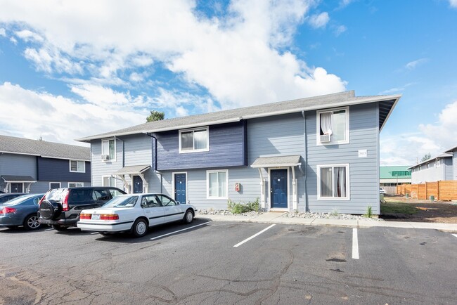 Building Photo - Wellington Court Townhomes