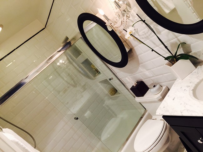 bathroom - 960 Larrabee St
