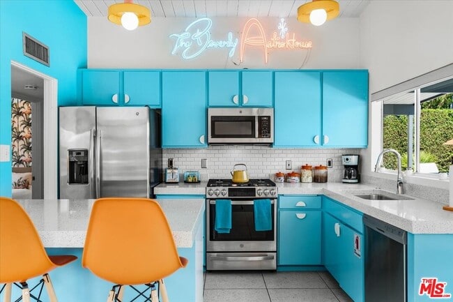 Foto del edificio - 610 S Compdre Rd