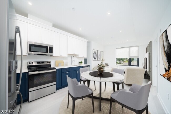 Foto del edificio - 12 River Rd