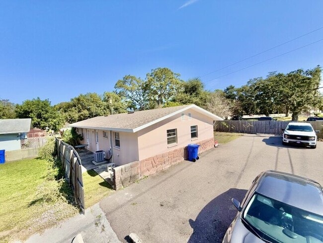 Building Photo - 972 San Christopher Dr