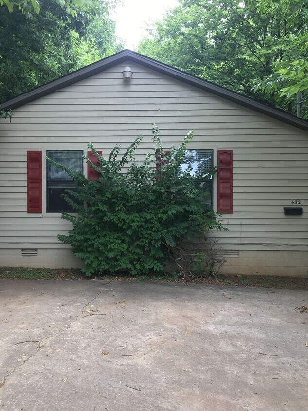 Foto principal - WALKING DISTANCE TO U OF A! STUDENTS WELCO...