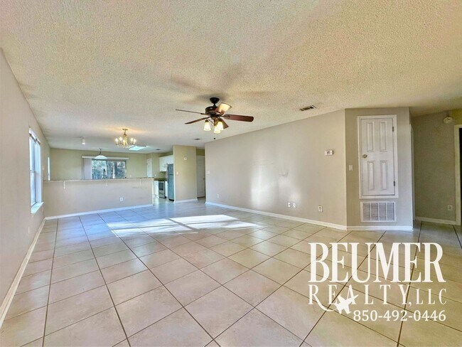 Foto del edificio - 6 mo Lease Charming Home with Spacious Backyard and Modern Upgrades Near NAS Pensacola