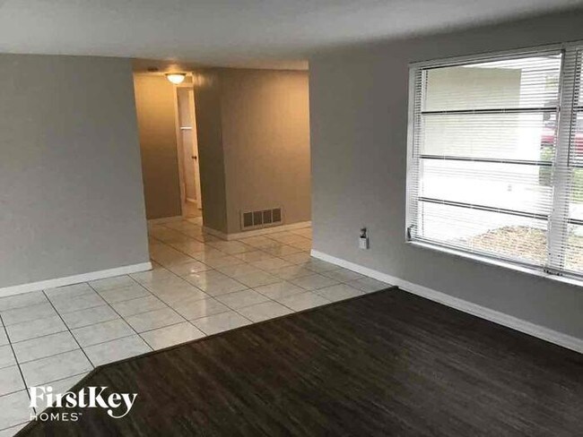 Foto del edificio - 7511 Birchwood Dr
