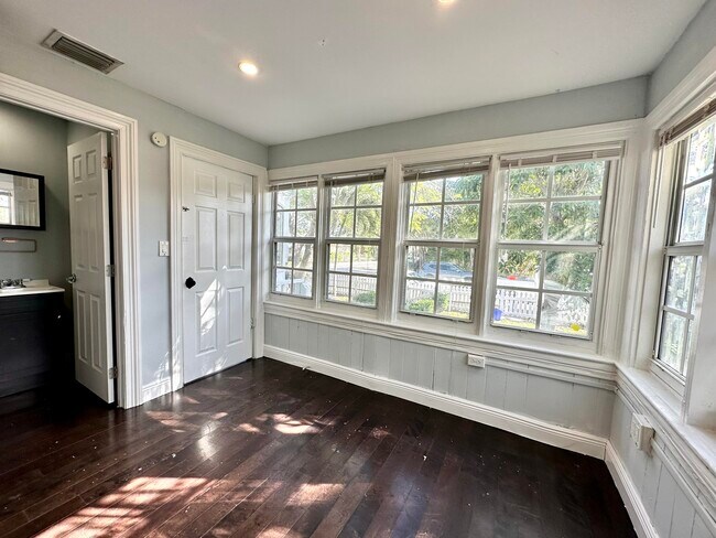 Building Photo - 101 C St