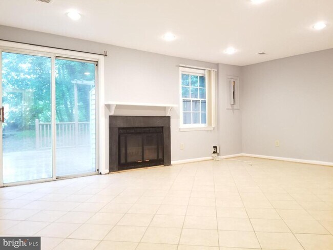 Foto del edificio - 8223 Goldstream Ct
