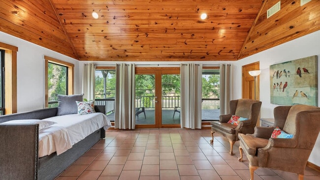 Foto del edificio - 302 Shangrila Ln