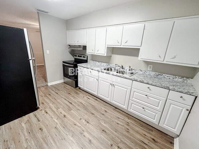 Building Photo - **AVAILABLE NOW!!**  DON'T MISS IT!! APPLY...