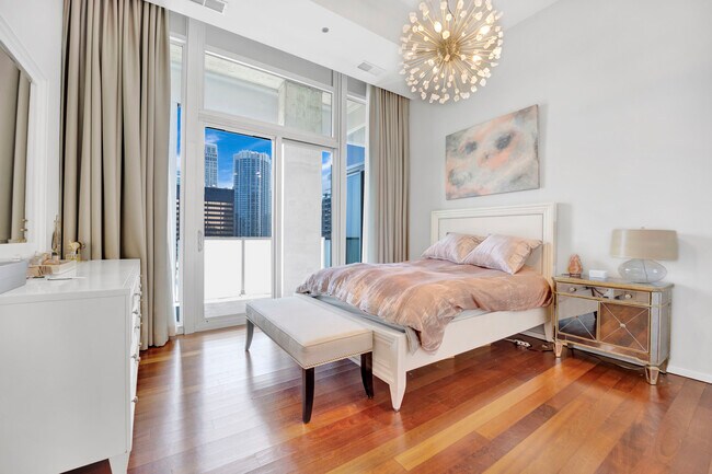 Foto del edificio - 550 N Saint Clair St