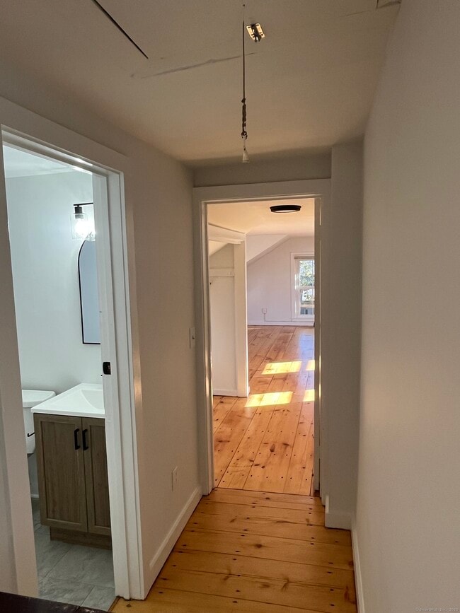 Building Photo - 9 Essex Rd