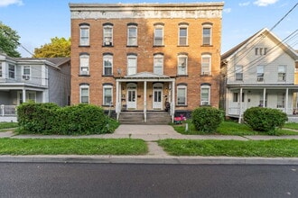 Building Photo - 57 1/2 Saratoga Ave