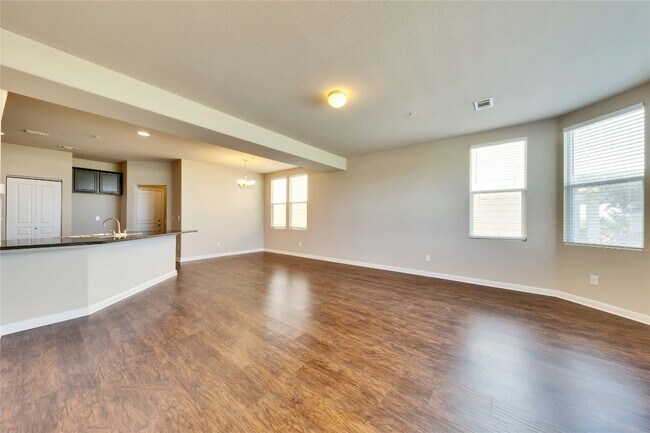 Building Photo - 238 Martha Ln