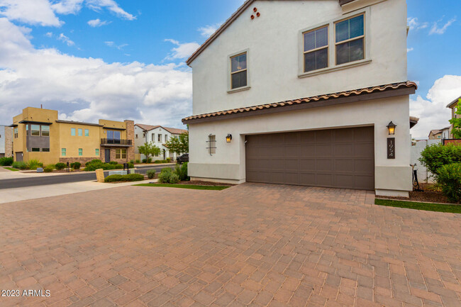 Building Photo - 1954 S Follett Way