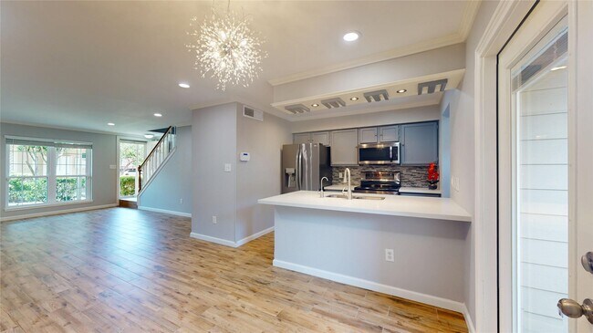 Building Photo - 10615 Briar Forest Dr