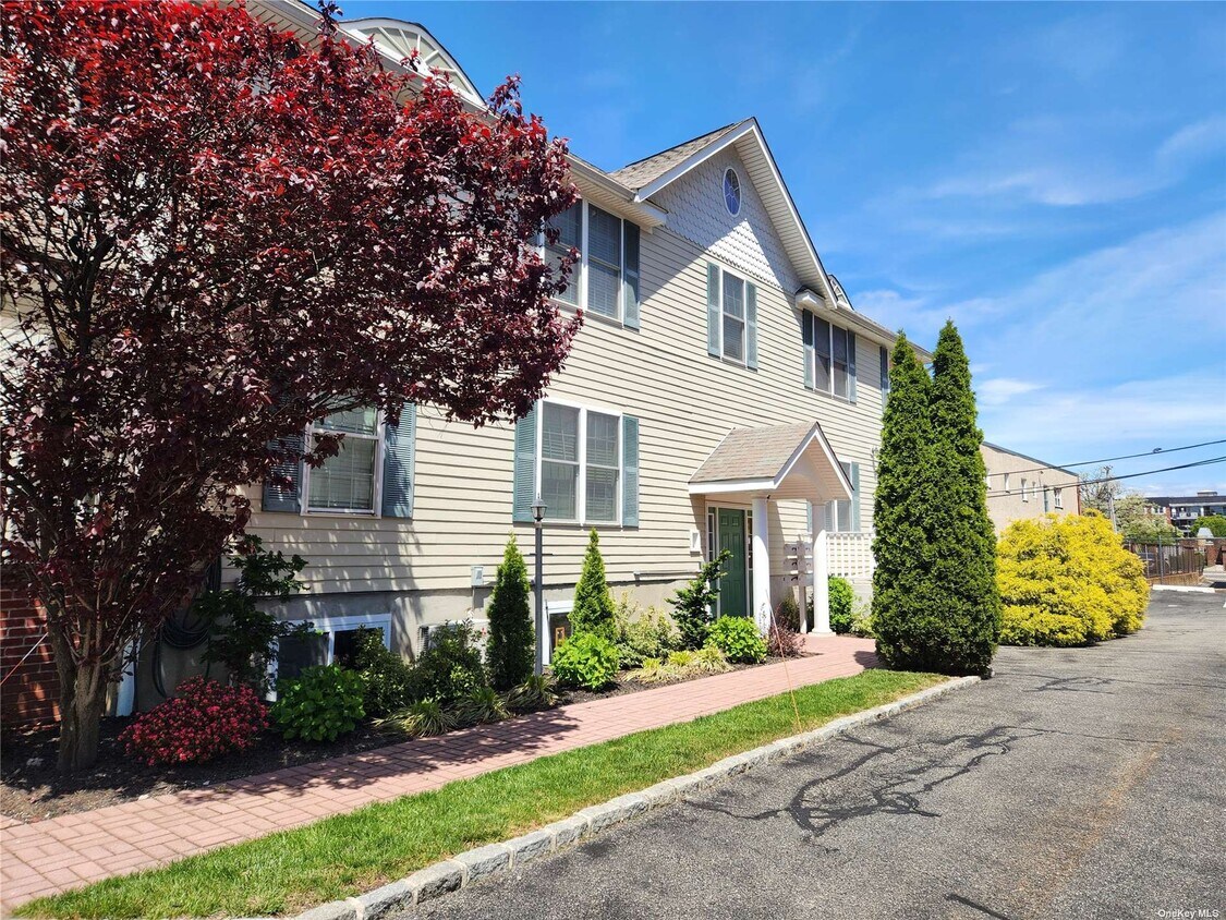 Primary Photo - 52 N Bergen Pl