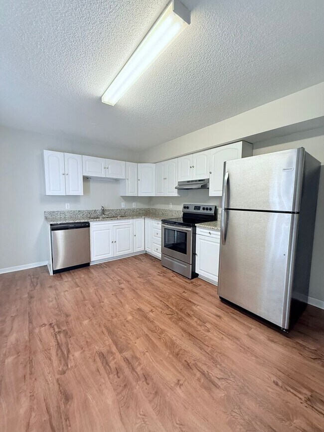 Foto del edificio - 2-bedroom townhome in great Gainesville location!