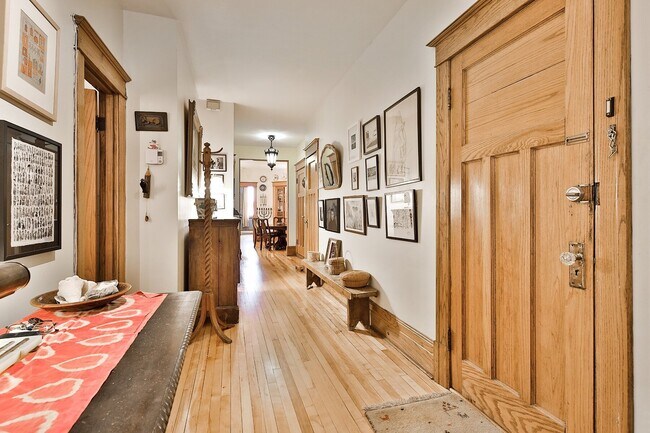 Photo du bâtiment - 923 Av. Davaar