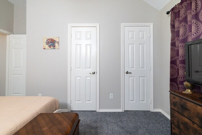 Building Photo - 8733 Shadow Trace Dr