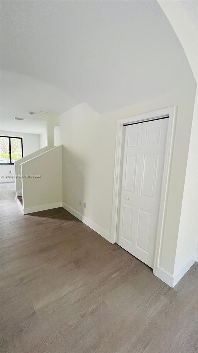 Building Photo - 400 Giralda Ave