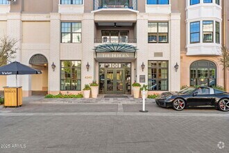 Building Photo - 4240 E Camelback Rd