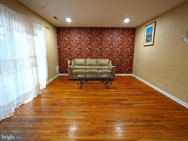 Foto del edificio - 51 Hollybrooke Dr