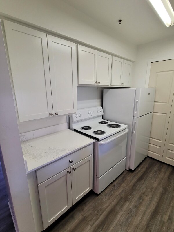 Foto del edificio - 4055 Puritan Ave