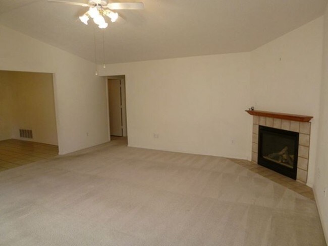 Building Photo - 508 Sawtooth St SE