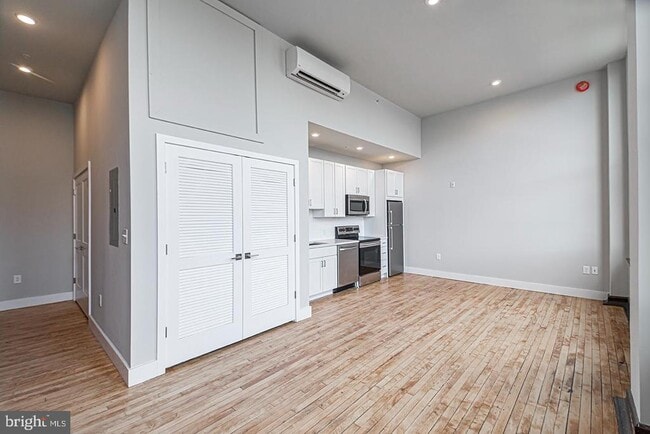 Building Photo - 1300 S 19th St