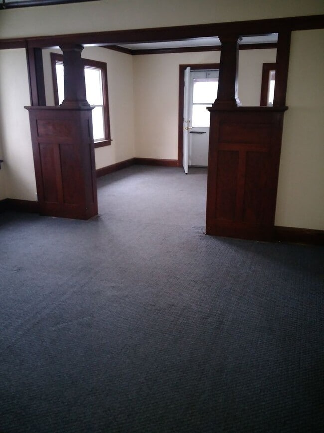 Building Photo - 3 Bedroom Home for Rent