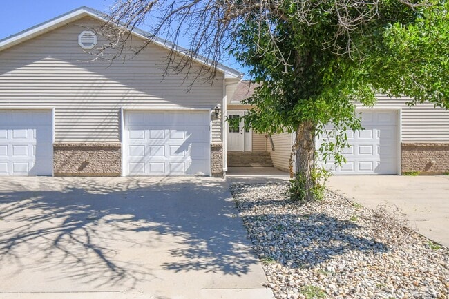 Building Photo - 1420 E Redwood Blvd