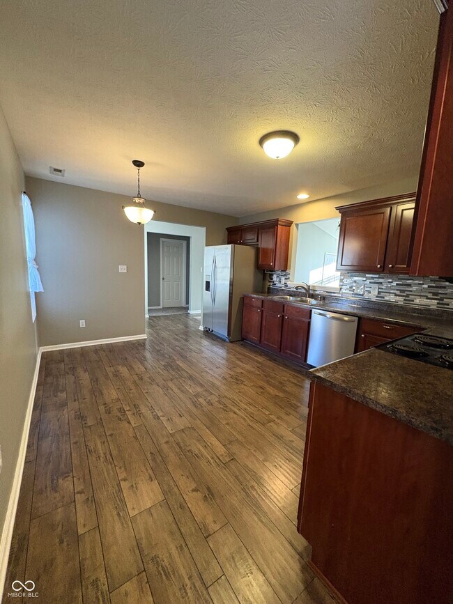 Foto del edificio - 5318 Wood Hollow Dr