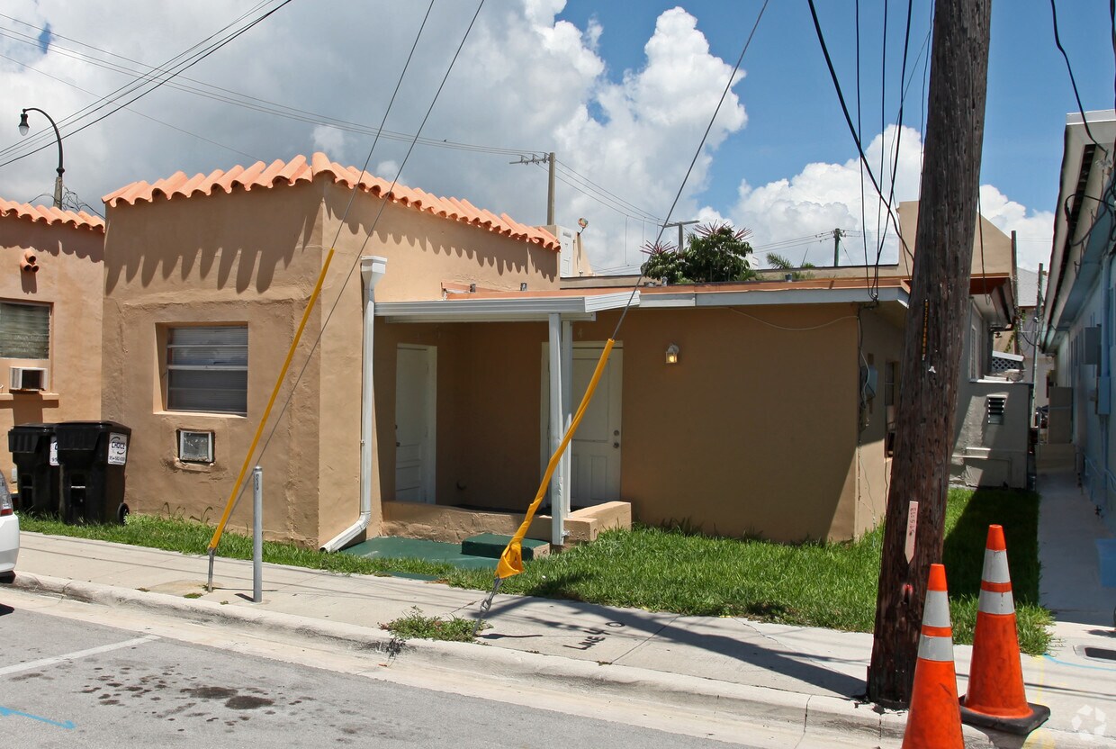 Building Photo - 345 Monroe St