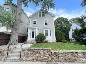 Building Photo - 44 Rockview St
