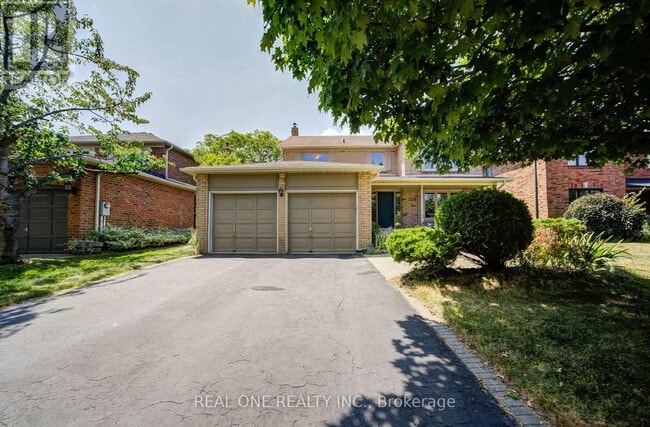Building Photo - 520 Blenheim Cres