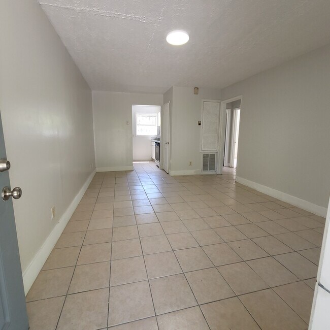 Foto del edificio - 2406 Dawson St