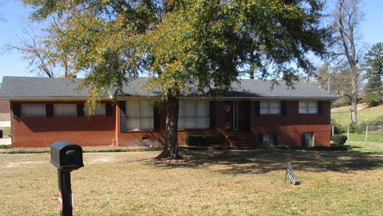 Primary Photo - 1618 Cambridge Dr
