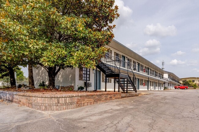 Building Photo - Mill Creek Apartments