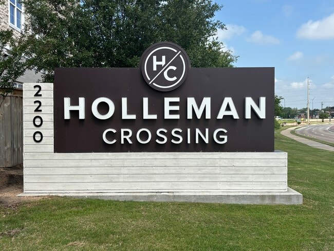 Building Photo - Holleman Crossing