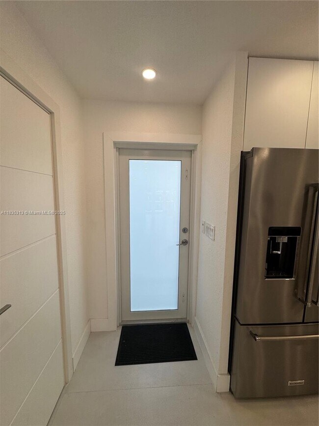 Foto del edificio - 2221 NE 123rd St