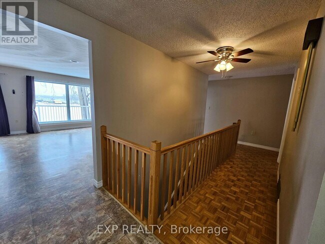 Photo du bâtiment - 210 Main St