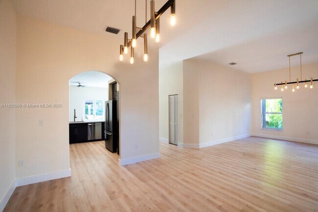 Building Photo - 6598 NW 113th Pl
