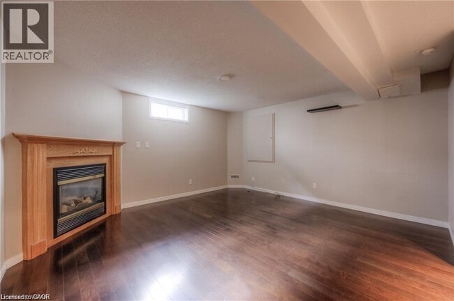 Building Photo - 8 Melran Dr