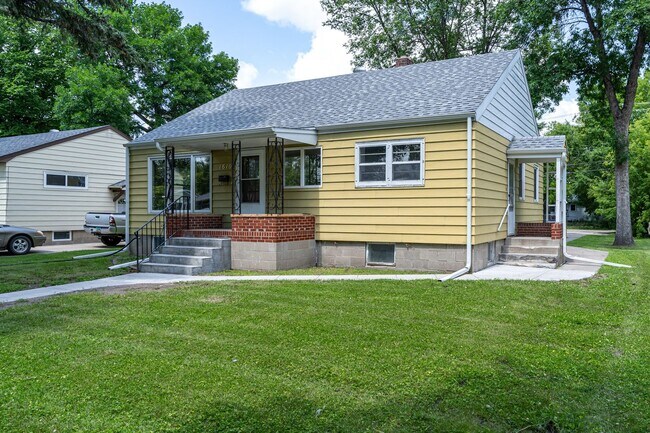 Building Photo - Recently Updated Single Family Home Available