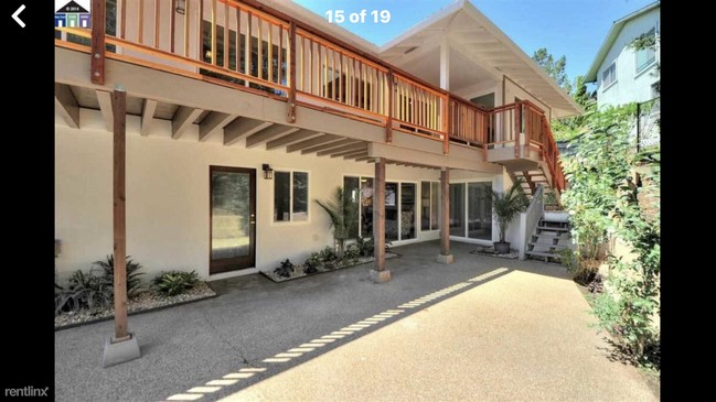 Building Photo - 27980 Edgecliff Way